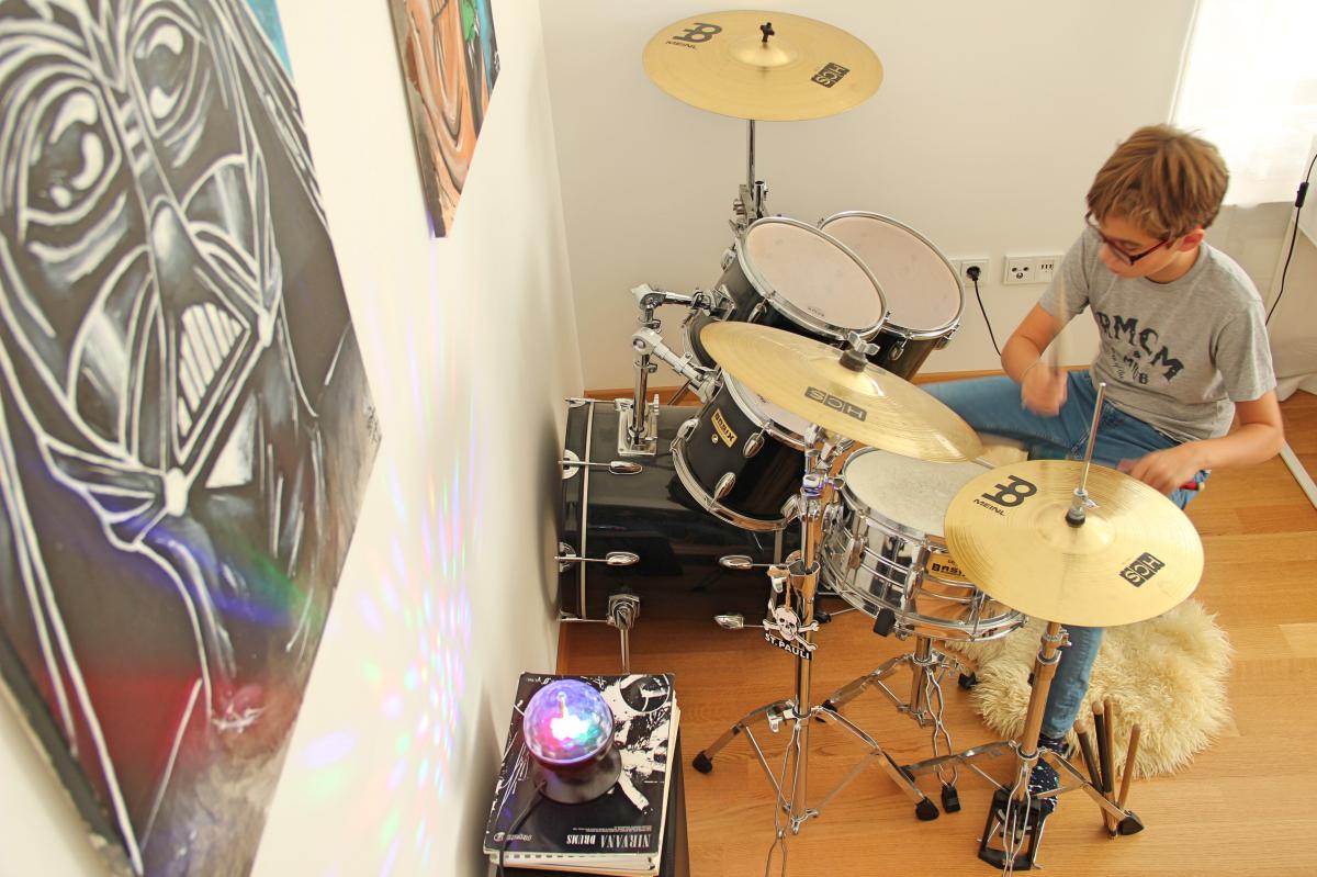 Jugendzimmer Teenagerzimmer Jungs einrichten Schlagzeug