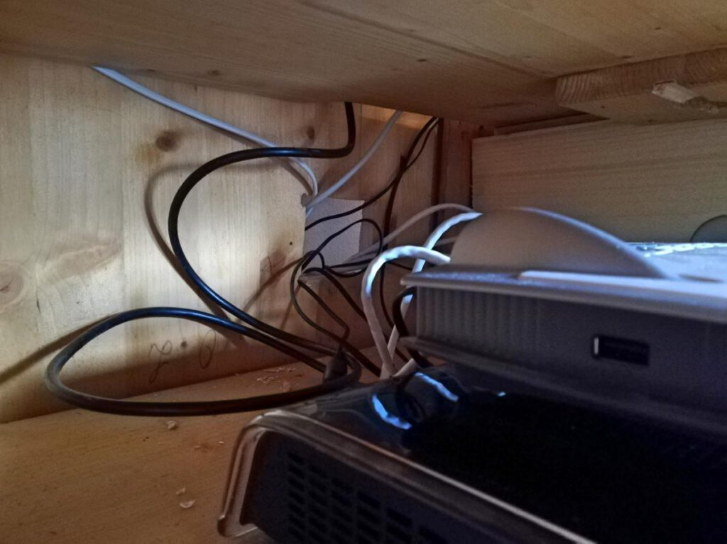 Fernseher verstecken günstig, einfach und schick