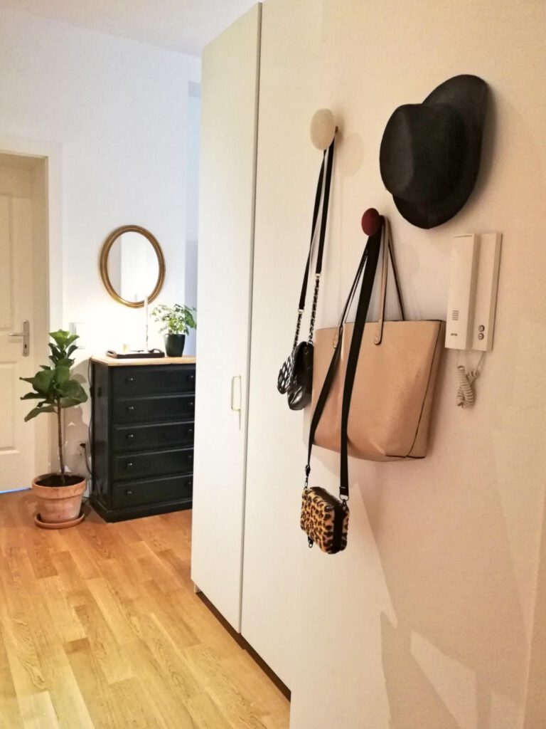 Flur aufräumen, Wohnung neu gestalten, Wandhaken, Garderobe