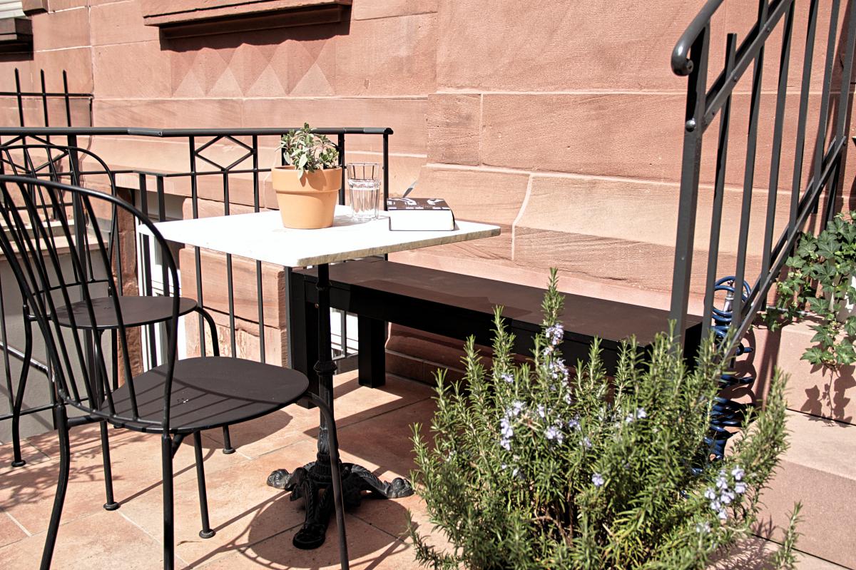 Unschlagbar einfaches Balkonmöbel DIY. Valerie Gerards LIVING.